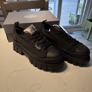 Palladium Revolt LO TX Black, 8.5 Women's